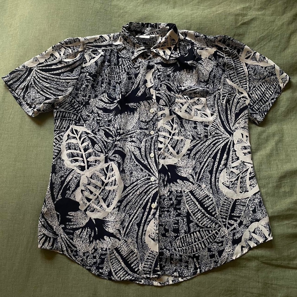Unisex Shapely Floral/Hawaiian Blouse